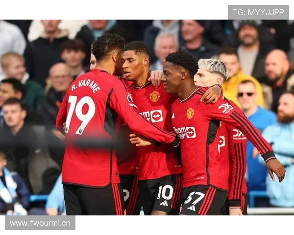 阿莫林带领曼联迎难而上 轮换决策困扰球队士气与战力平衡